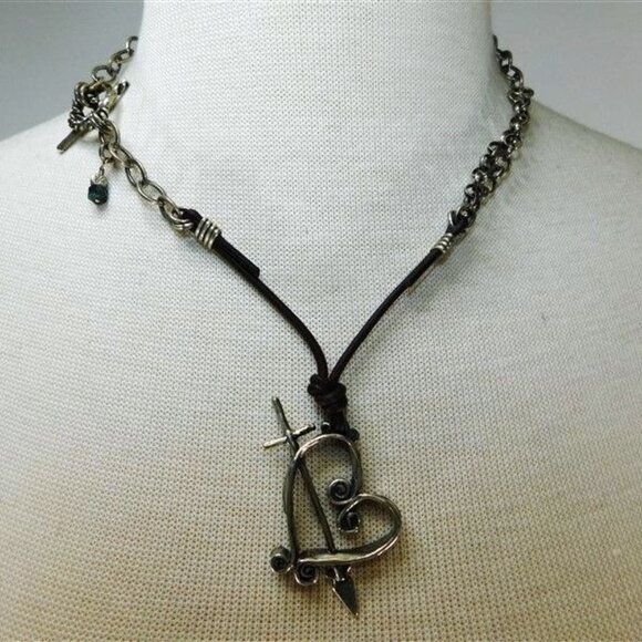 131/10  Silver Renaissance Style Necklace w/ Heart Pendant with Arrow 18in - Picture 1 of 4
